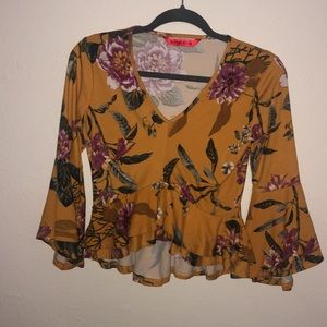 Cute almost 70’s country style crop top
